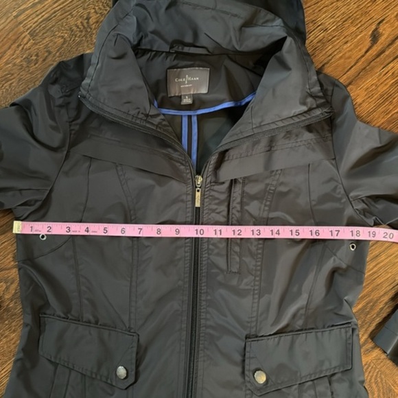 COLE HAAN BLACK LIGHTWEIGHT ALL WEATHER COAT W/HOOD - Picture 10 of 16